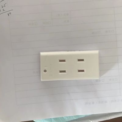 Grânulo da melamina da categoria da indústria para a pureza do painel 99,8% do interruptor