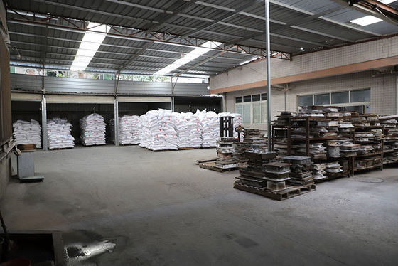 Pó de molde da melamina de Tripolycyanamide do produto comestível para a louça 1.573g/m3