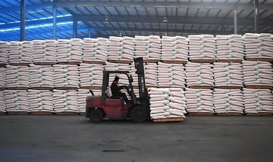 Puro pó de melamina 99,9% de pureza Confiável pelo assento sanitário de melamina químico vietnamita